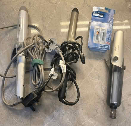 Photo of free 3 x curling tongs (SW10 Off Redcliffe Gdns) #1