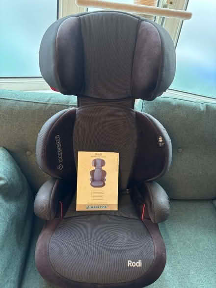 Photo of free maxi cosi rodi child car seat (Welling DA7) #1