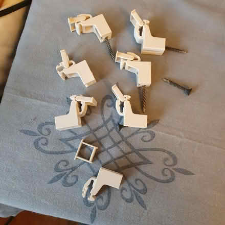 Photo of free Curtain track with hooks (DE21) #3