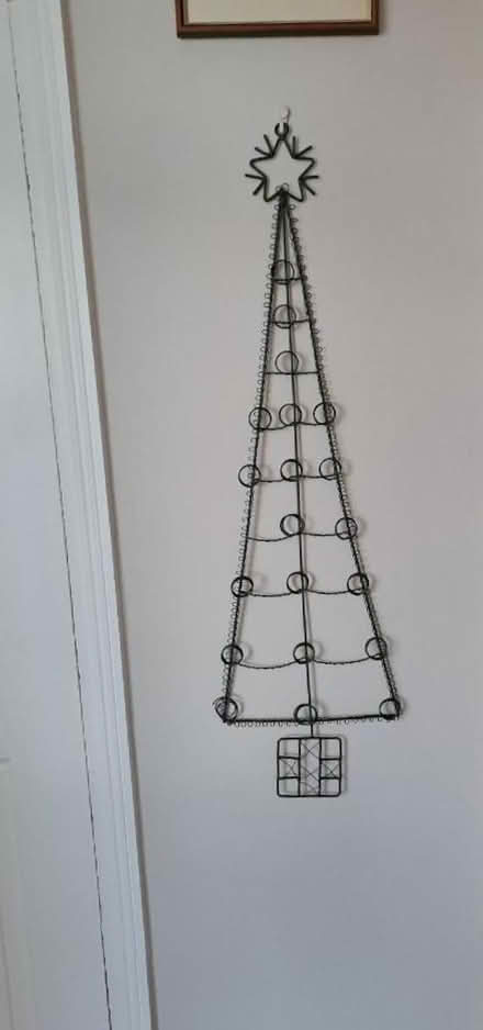 Photo of free Christmas card hanger (Fields End HP1) #1