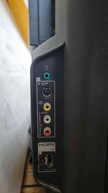 Photo of free 40" Sony LCD TV (Pye nest, HX2) #2