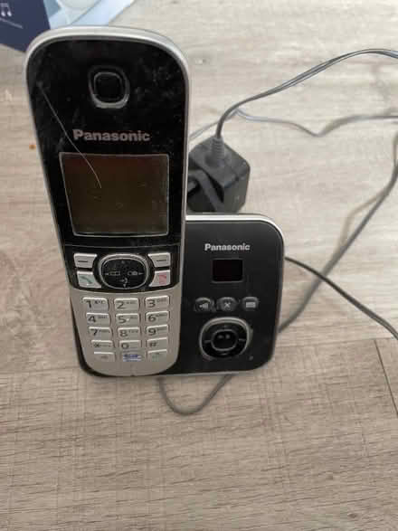 Photo of free Cordless phone with answering machine (Matlock DE4) #1