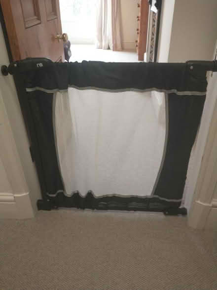 Photo of free portable child safety gate (Cherry Orchard SY2) #2
