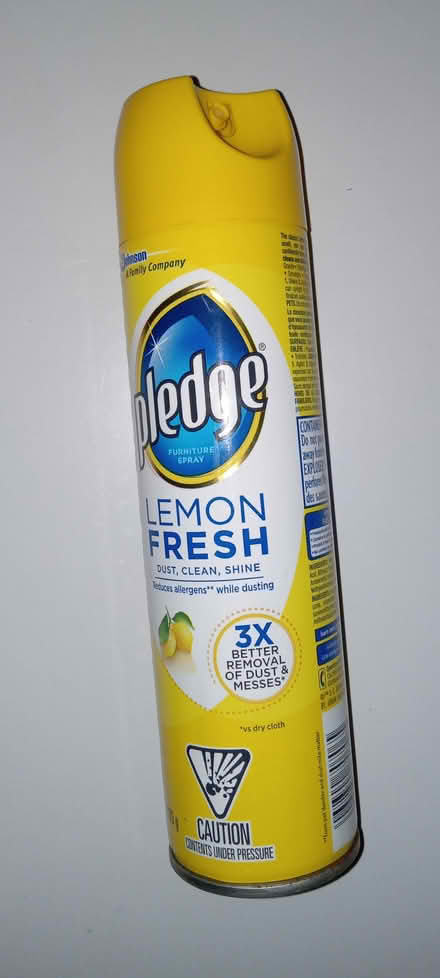 Photo of free Pledge spray -Lemon scent (Etobicoke (Kipling /Eglinton)) #1