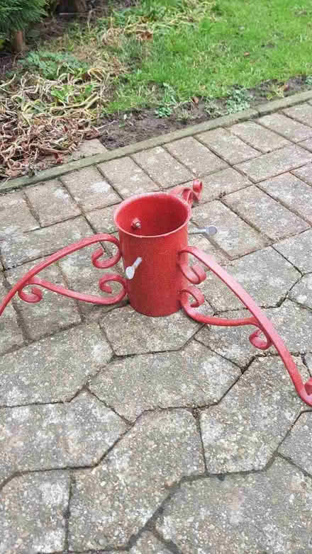 Photo of free Christmas Tree Stand (CT18) #1