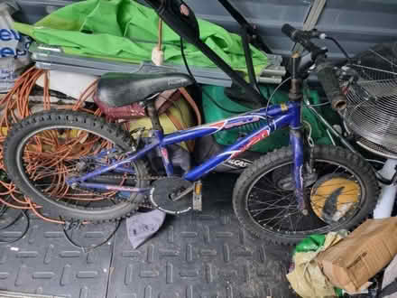 Photo of free Child's bike 8 to 10 yrs. Needs a few adjustments with breaks (Byfleet KT14) #1