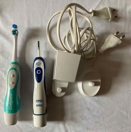 Photo of free 2 battery operated electric toothbrushes & 2 chargers (Honor Oak SE23) #1