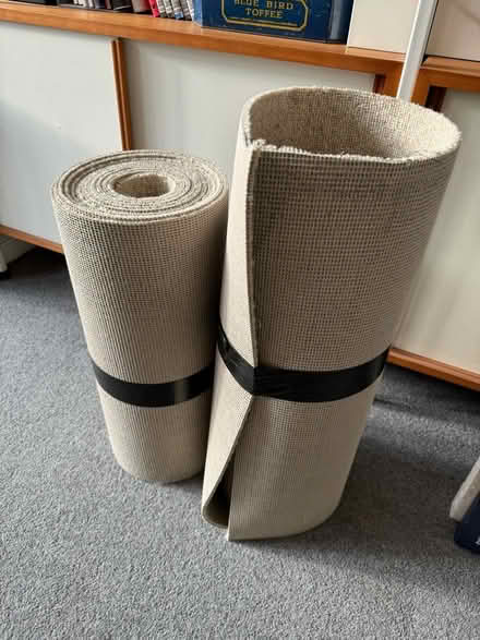 Photo of free Off cuts of beige carpet (B17 0) #2