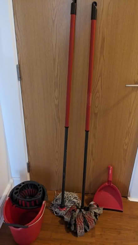 Photo of free Bucket mop and dust pan (AL1 st Albans station) #1