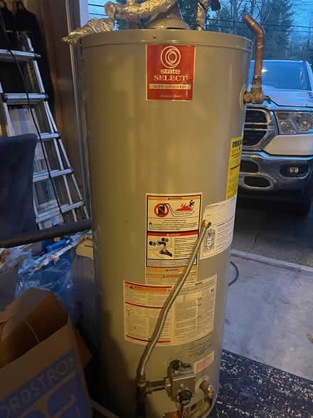 Photo of free Old non working water heater (Tukwila off of macadam rd s) #1