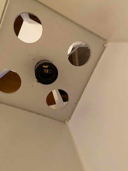 Photo of free White shelf lamp (ME19) #1