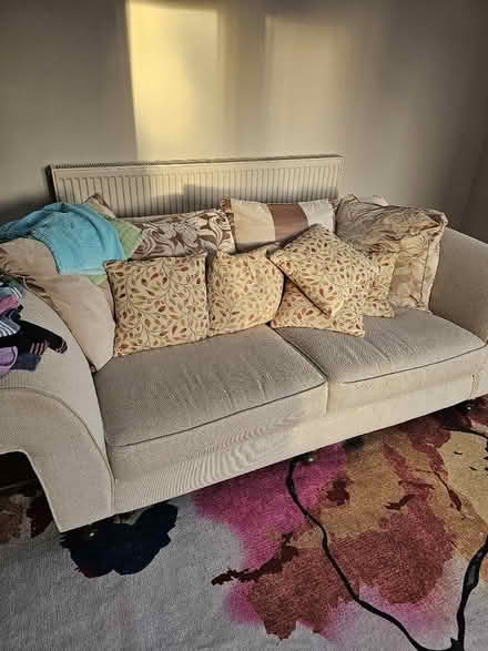 Photo of free Sofa suite (CR8) #4