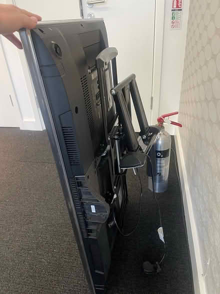 Photo of free TV Screen (London) #2
