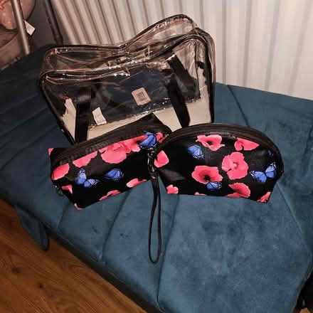 Photo of free New Toiletry/Make up bags (Willenhall WV13) #1