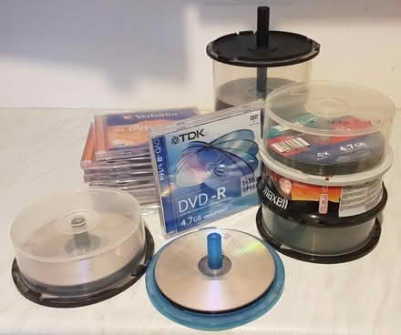 Photo of free A load of blank CDs and DVDs (Fairlight TN35) #1
