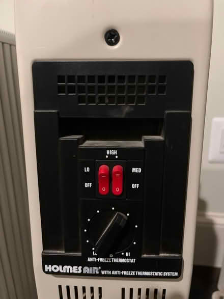 Photo of free 4 space heaters (Chesterbrook Rd and Albemarle) #4