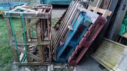 Photo of free Box Pallets x1 Flat Pallets x 6 suit wood store/compost (Denmead PO7) #2