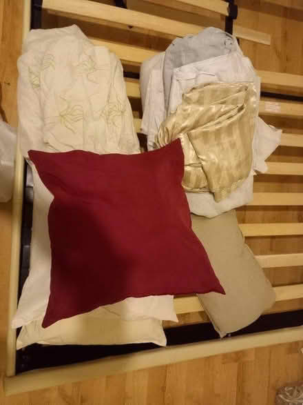 Photo of free Various bedding& pillows king dble (SE19) #4