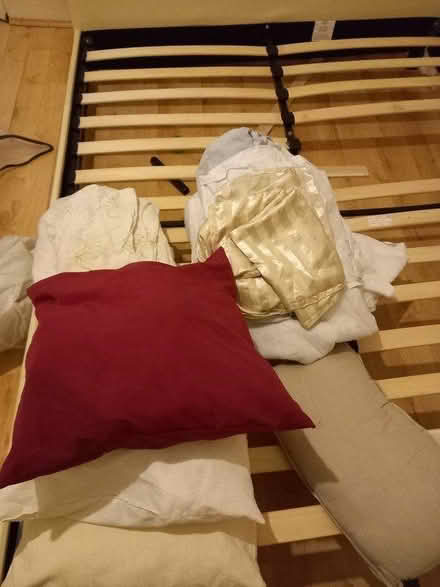 Photo of free Various bedding& pillows king dble (SE19) #3