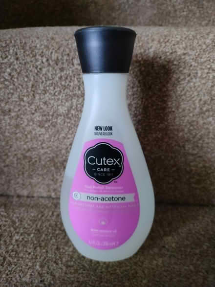 Photo of free Cutex Acetone free nail varnish remover (Marsworth HP23) #1