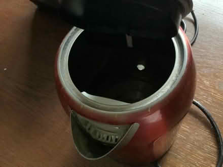 Photo of free Red kettle and 4 slice toaster (Dysart KY1) #1