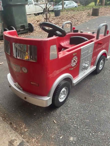 Photo of free Kids pedal fire truck (19809) #1