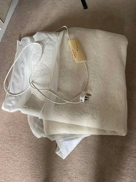 Photo of free Electric Blanket - super king size (Chiswick W4) #1