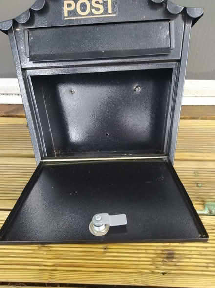 Photo of free Metal postbox (Henley-on-Thames RG9) #3