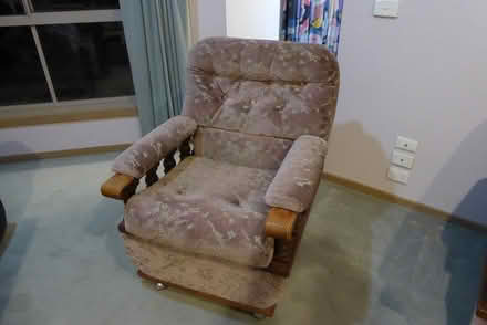 Photo of free Antique Chair (Hoppers Crossing) #1