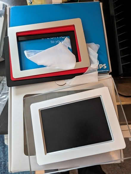 Photo of free Phillips Digital Photo Frame (Welwyn AL6) #1