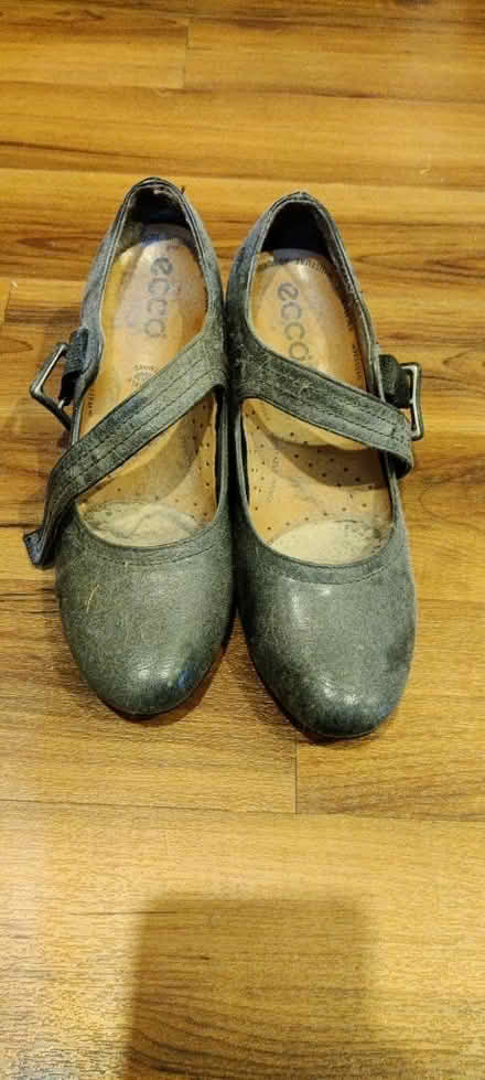 Photo of free Size 3 Mary Janes court shoes (HA0) #1