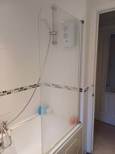 Photo of free Shower screen (TN24) #1