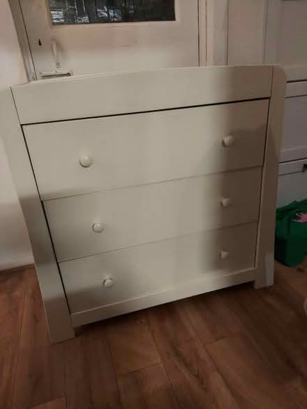 Photo of free Change unit with draws (New addington) #1