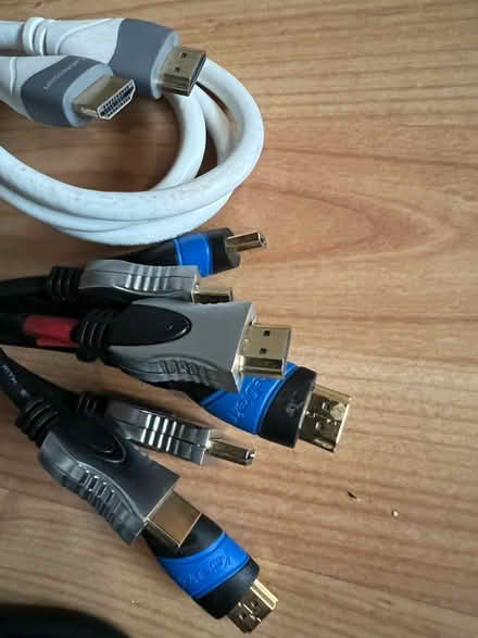 Photo of free HDMI and other audiovisual cables (Whipton EX1) #2