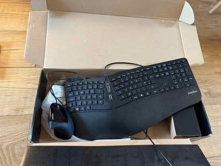Photo of free Wired ergonomic keyboard & mouse, boxed (New Catton NR3) #1