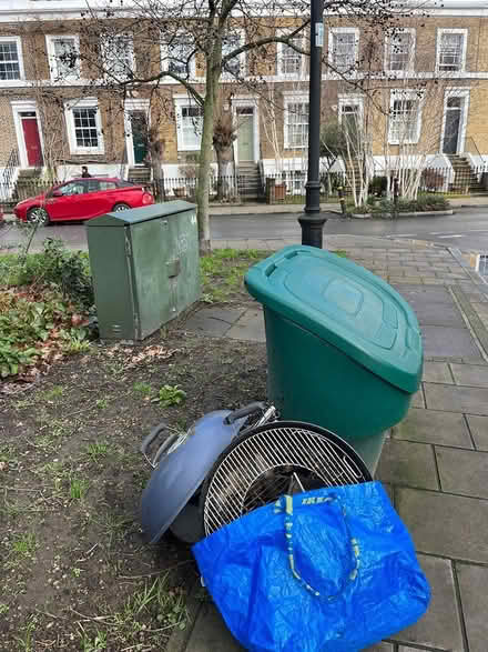 Photo of free bbq spotted outside (SW8) #3
