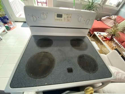 Photo of free 30” wide Whirlpool oven / range (Near King St metro in Old Town) #1