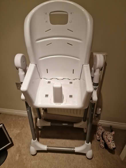 Photo of free Child's feeding seat (Croydon) #1