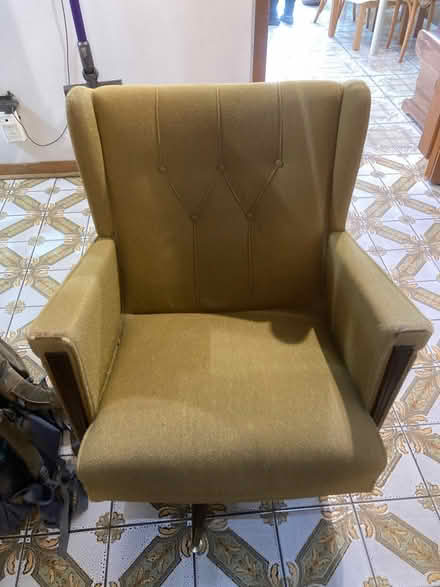 Photo of free Vintage armchair (Etobicoke North) #1