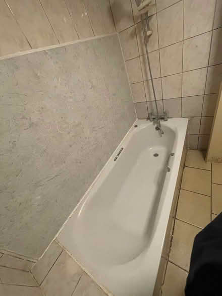 Photo of free Full bathroom suite (Panshanger AL7) #2