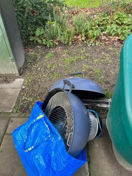 Photo of free bbq spotted outside (SW8) #2