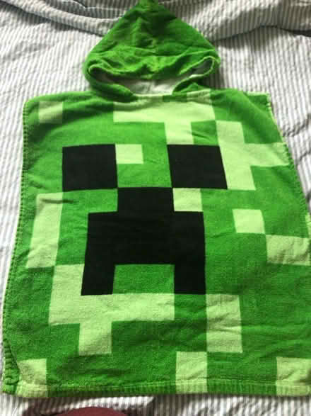 Photo of free Minecraft toddler towel (Chessington KT9) #1