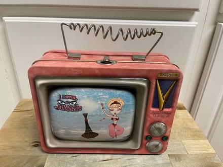 Photo of free I Dream of Jeannie -TV lunchbox tin (Piney Orchard) #3