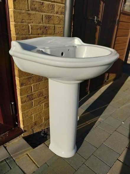 Photo of free Bathroom Sink (EN7 Cheshunt) #4