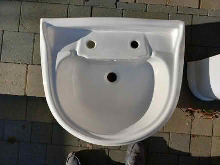 Photo of free Bathroom Sink (EN7 Cheshunt) #1