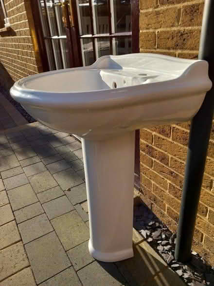 Photo of free Bathroom Sink (EN7 Cheshunt) #2