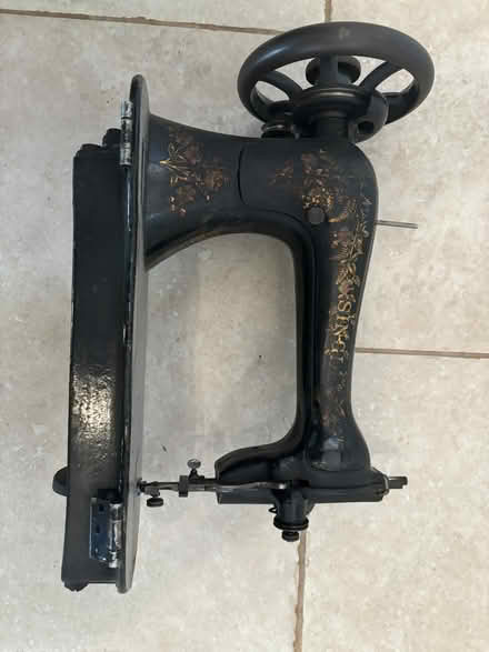 Photo of free Singer Sewing Machine (Redditch, B98) #1