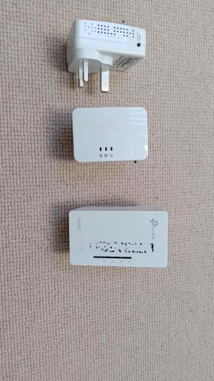 Photo of free WiFi extender, power line adapters (SE24) #1