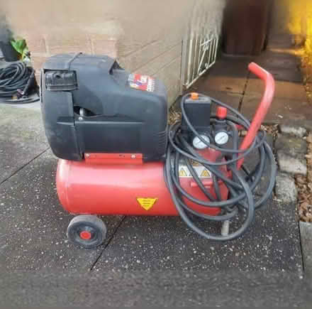 Photo of Air compressor (Salfords, Redhill RH1 5) #1