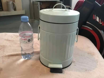 Photo of free Small waste bin (Anchorsholme FY5) #1